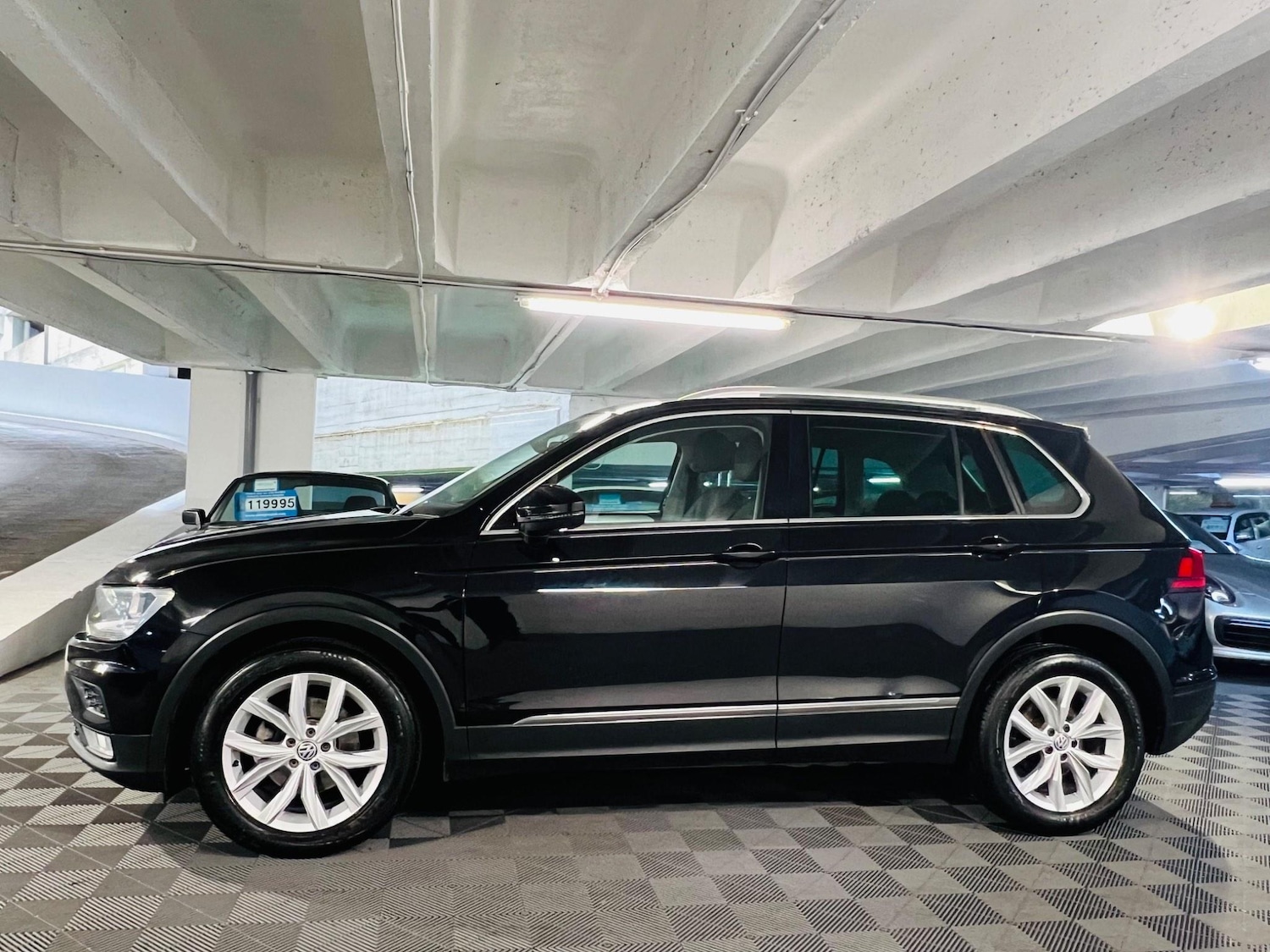 Used Volkswagen Tiguan 2016 for sale - 76990965: Photo 2