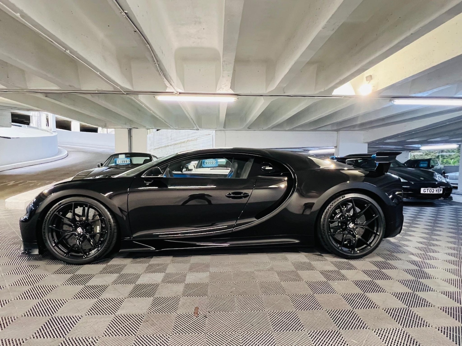 Used Bugatti Chiron for sale - 76476417: Photo 2