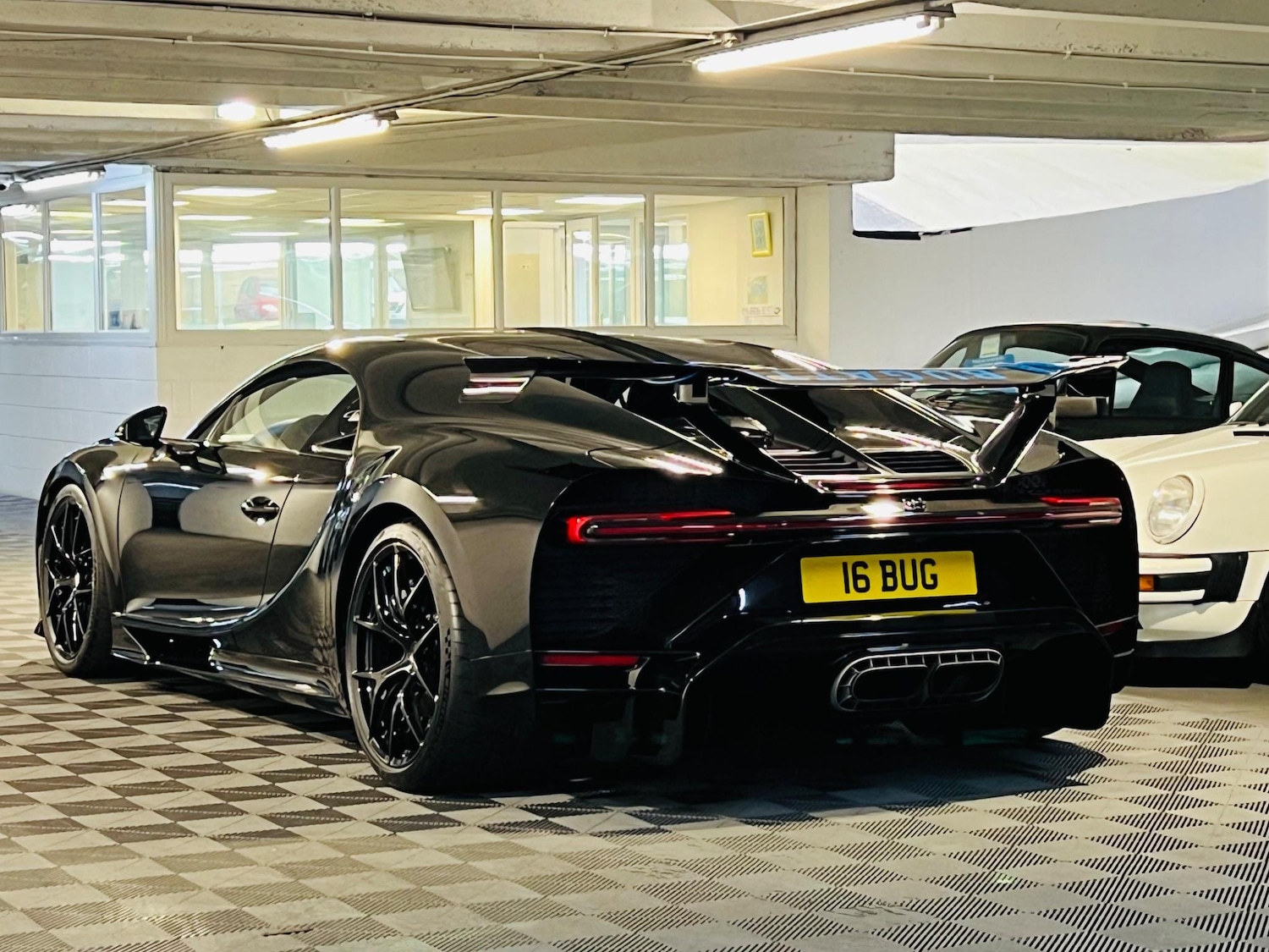 Used Bugatti Chiron for sale - 76476417: Photo 3