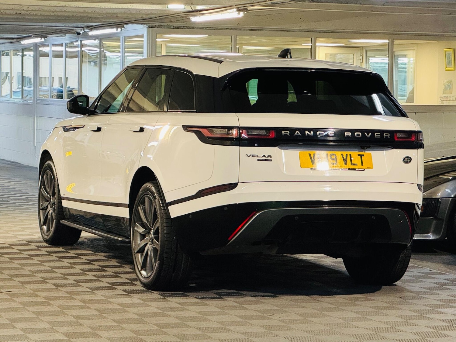 Used Land Rover Range Rover Velar 2019 for sale - 76360737: Photo 3