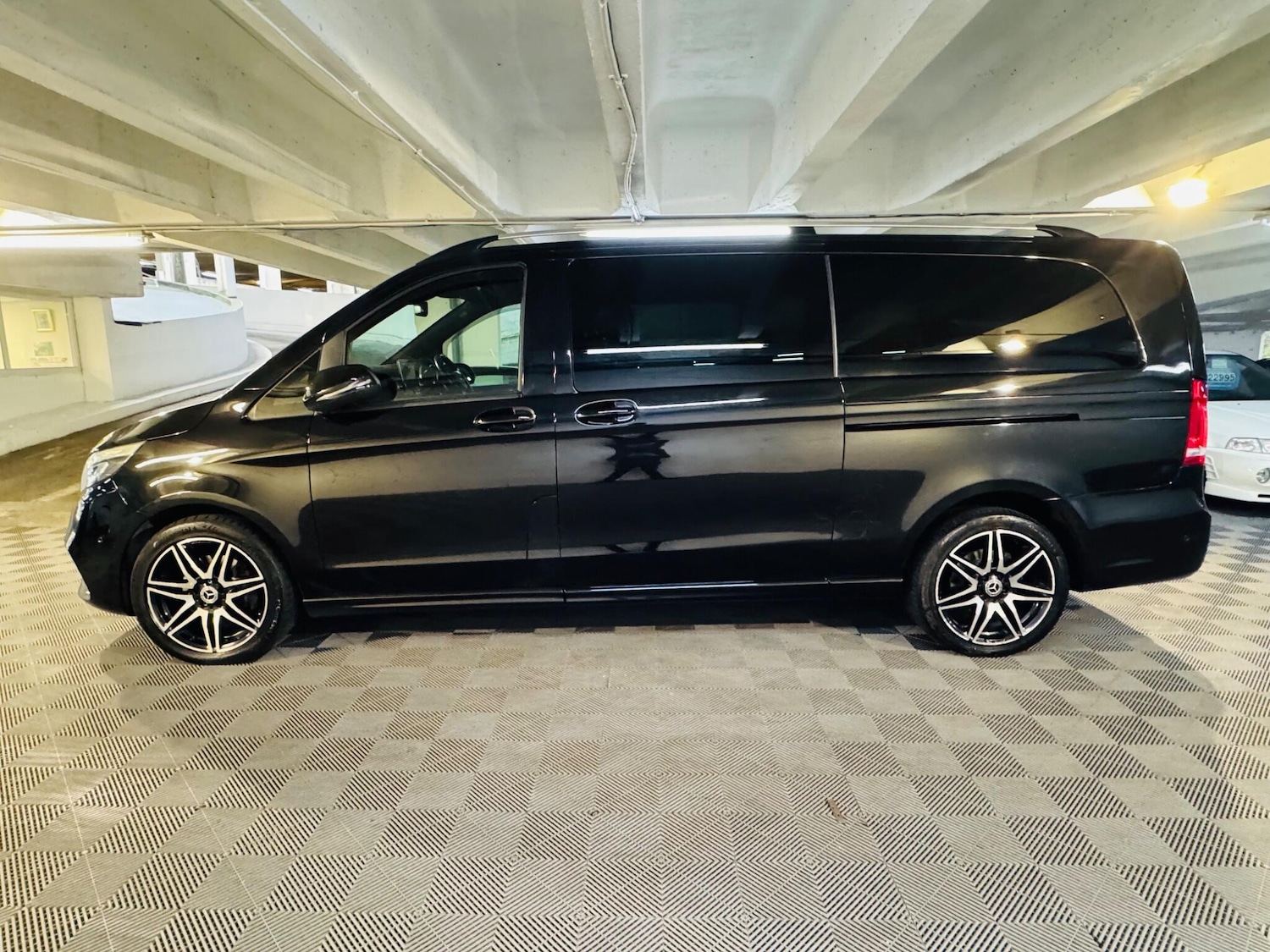 Used Mercedes-Benz V-Class 2018 for sale - 76913242: Photo 2