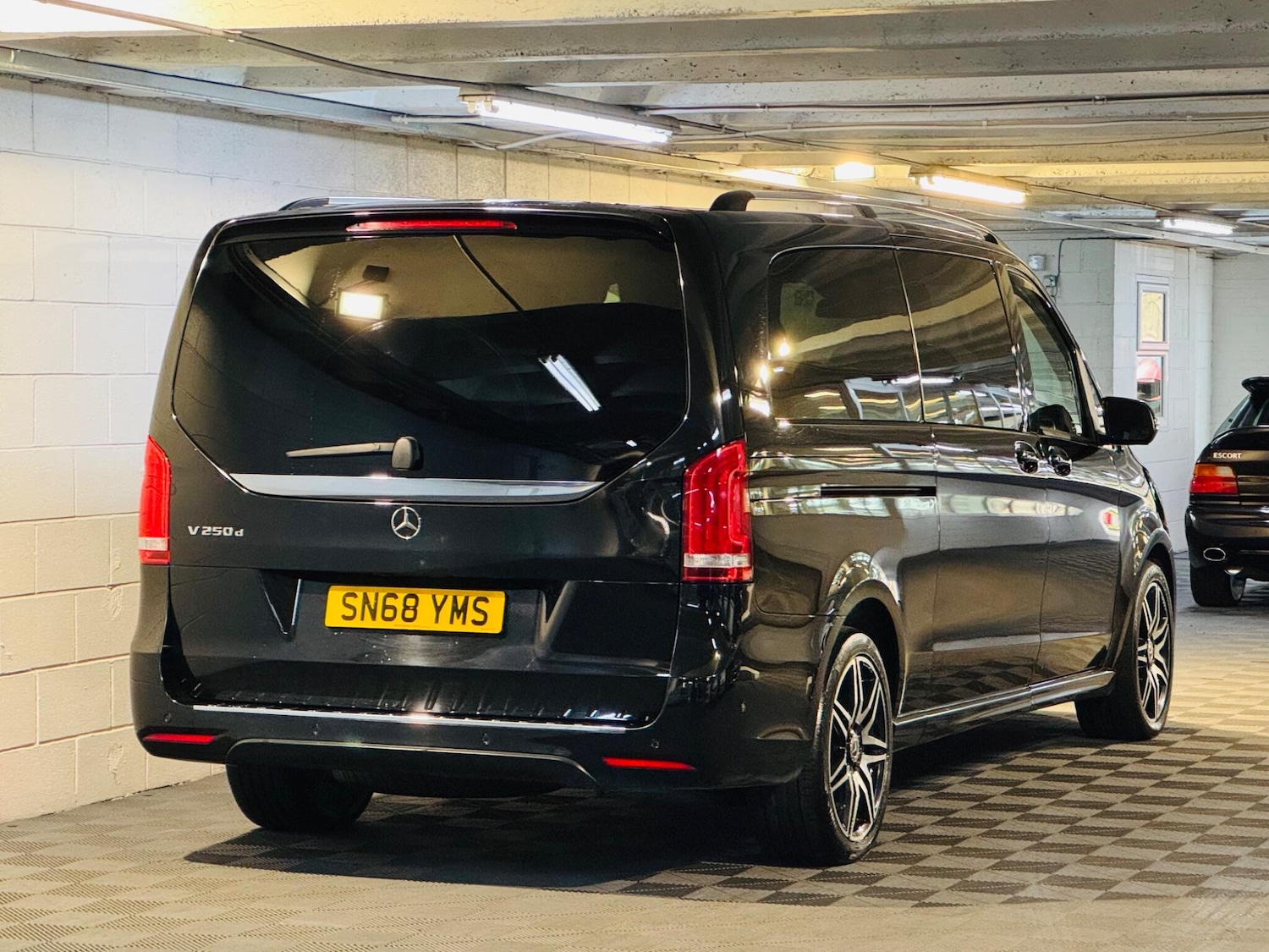 Used Mercedes-Benz V-Class 2018 for sale - 76913242: Photo 4