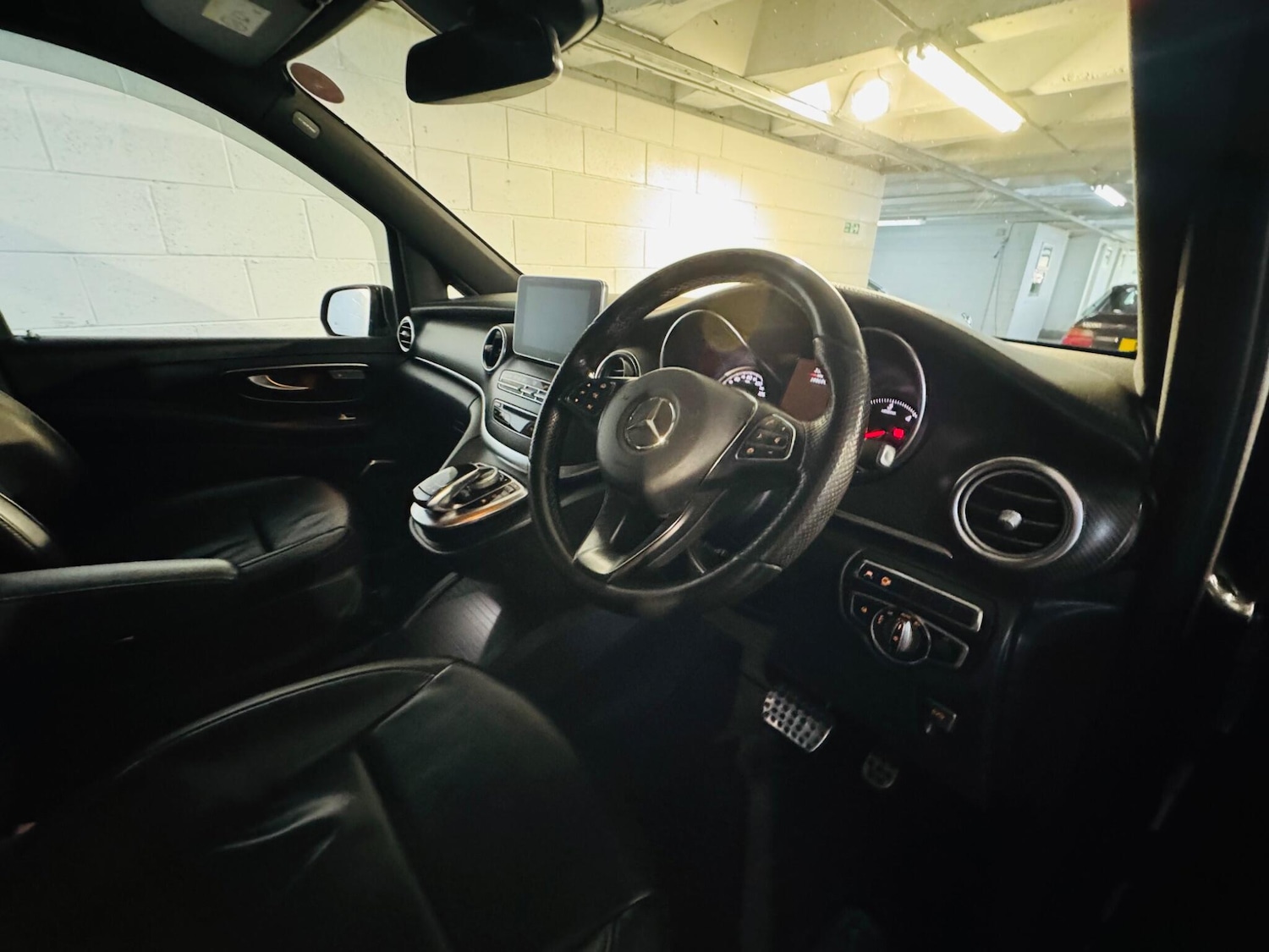 Used Mercedes-Benz V-Class 2018 for sale - 76913242: Photo 8