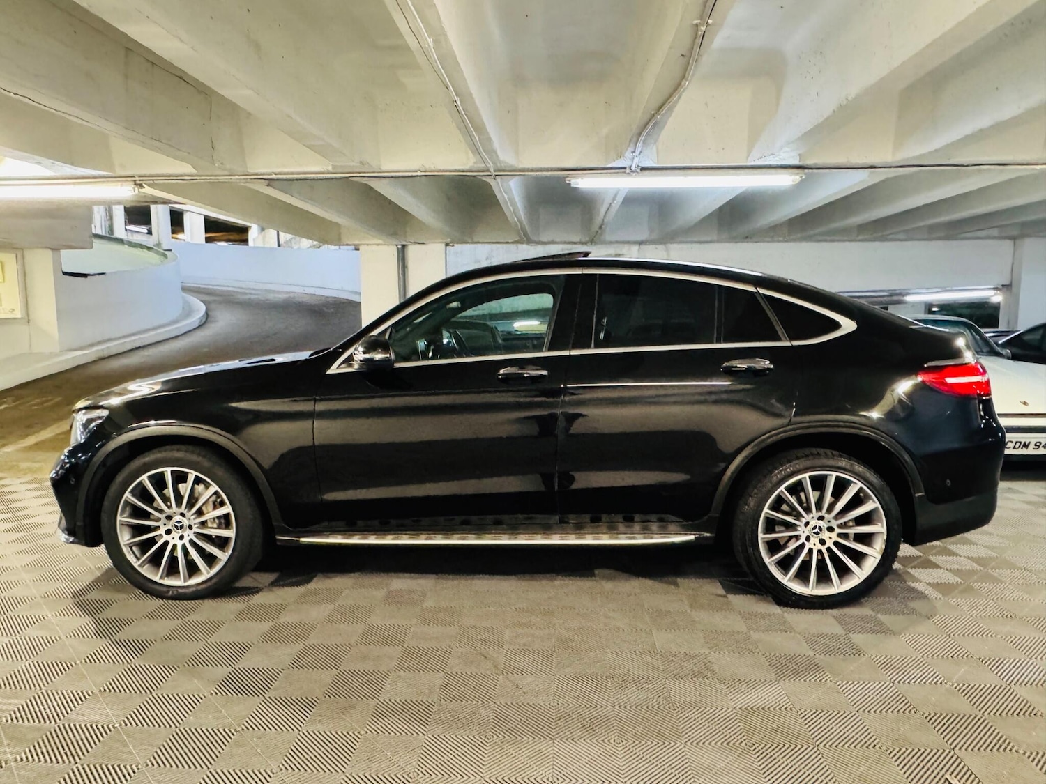 Used Mercedes-Benz GLC 2018 for sale - 76989787: Photo 2