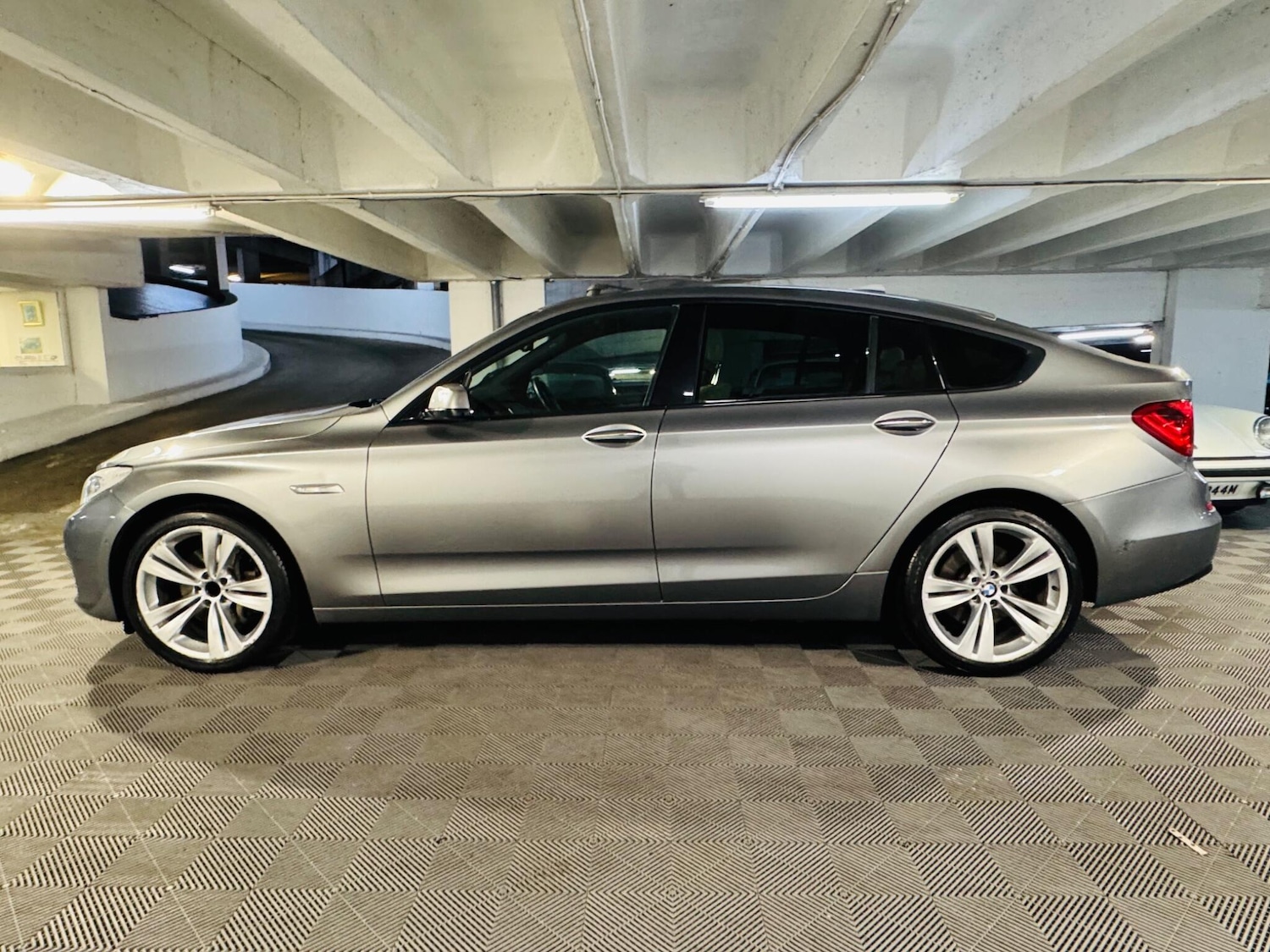 Used BMW 5 Series 2010 for sale - 76865426: Photo 2