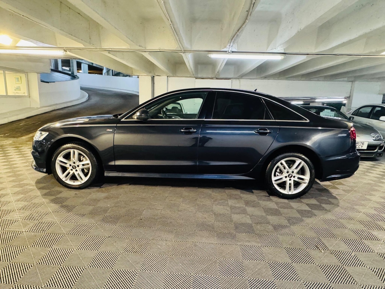 Used Audi A6 Saloon for sale - 77190650: Photo 2