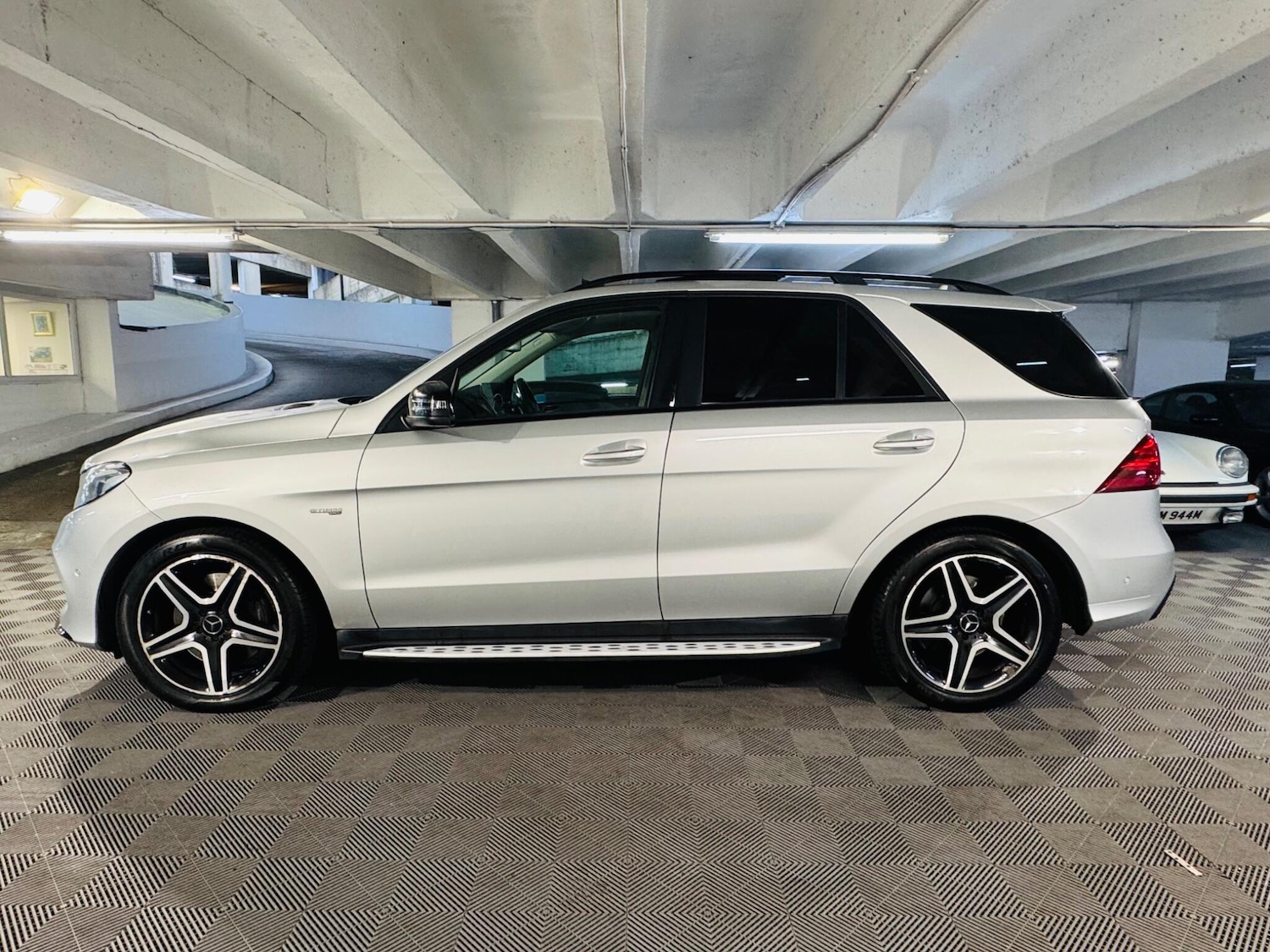 Used Mercedes-Benz GLE 2017 for sale - 76993638: Photo 2