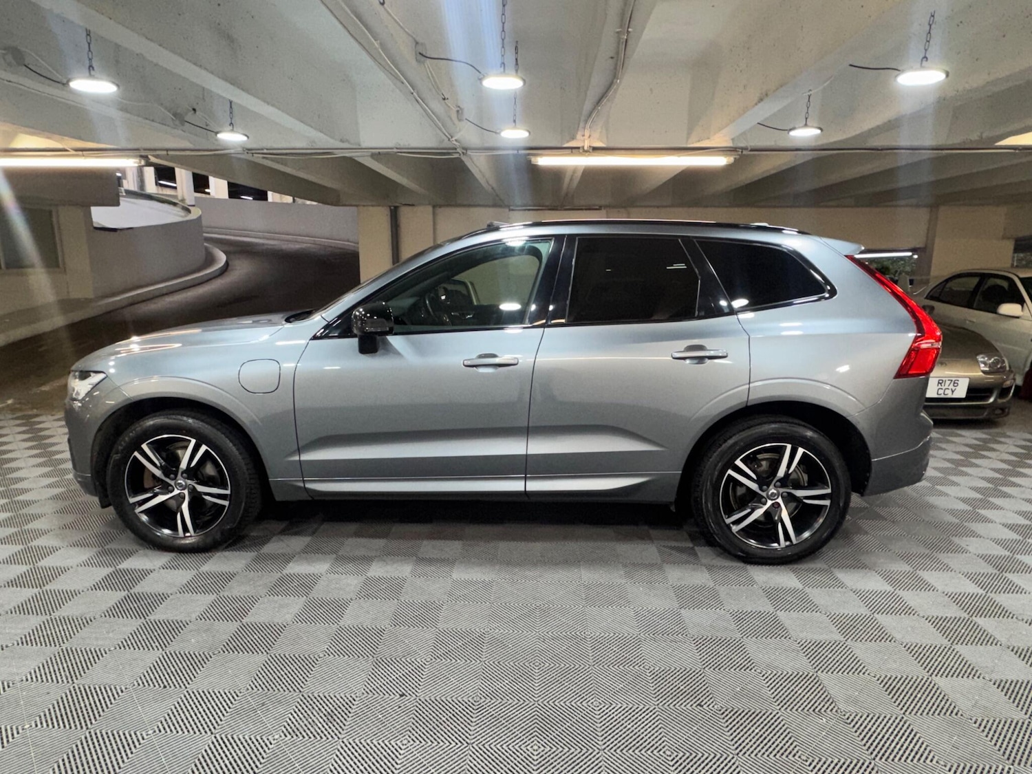 Used Volvo XC60 2021 for sale - 77783868: Photo 2