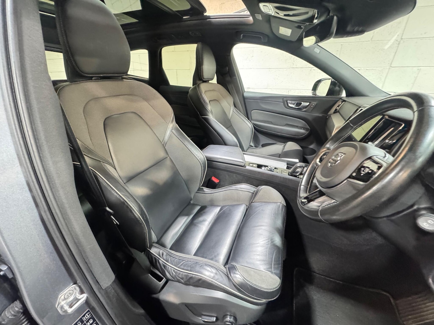 Used Volvo XC60 2021 for sale - 77783868: Photo 8