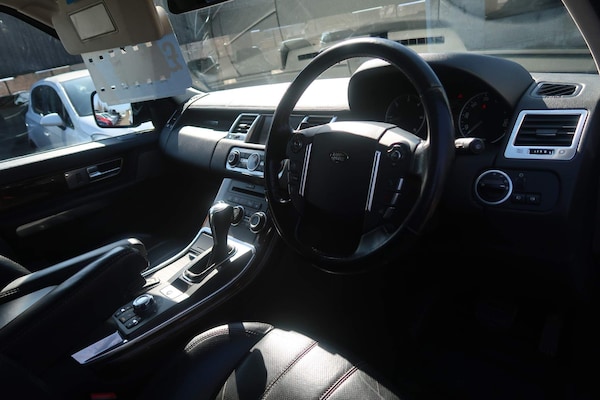 Used Land Rover Range Rover Sport 2010 for sale - 74690890: Photo 8