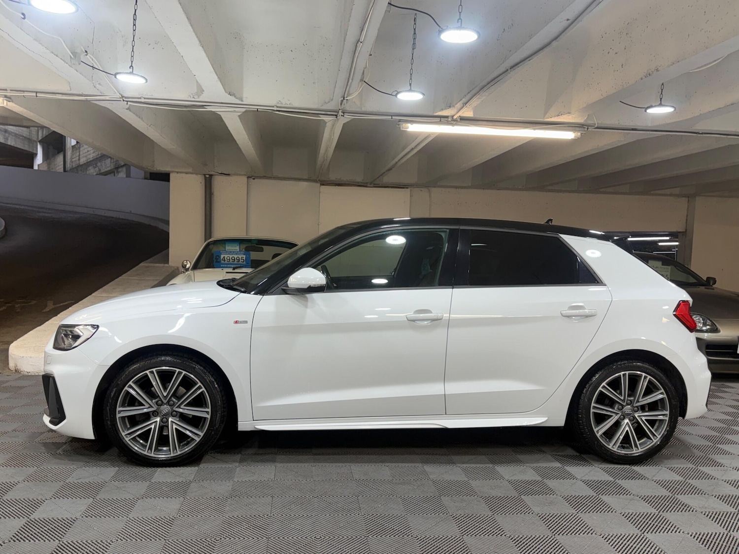 Used Audi A1 for sale - 77658905: Photo 2