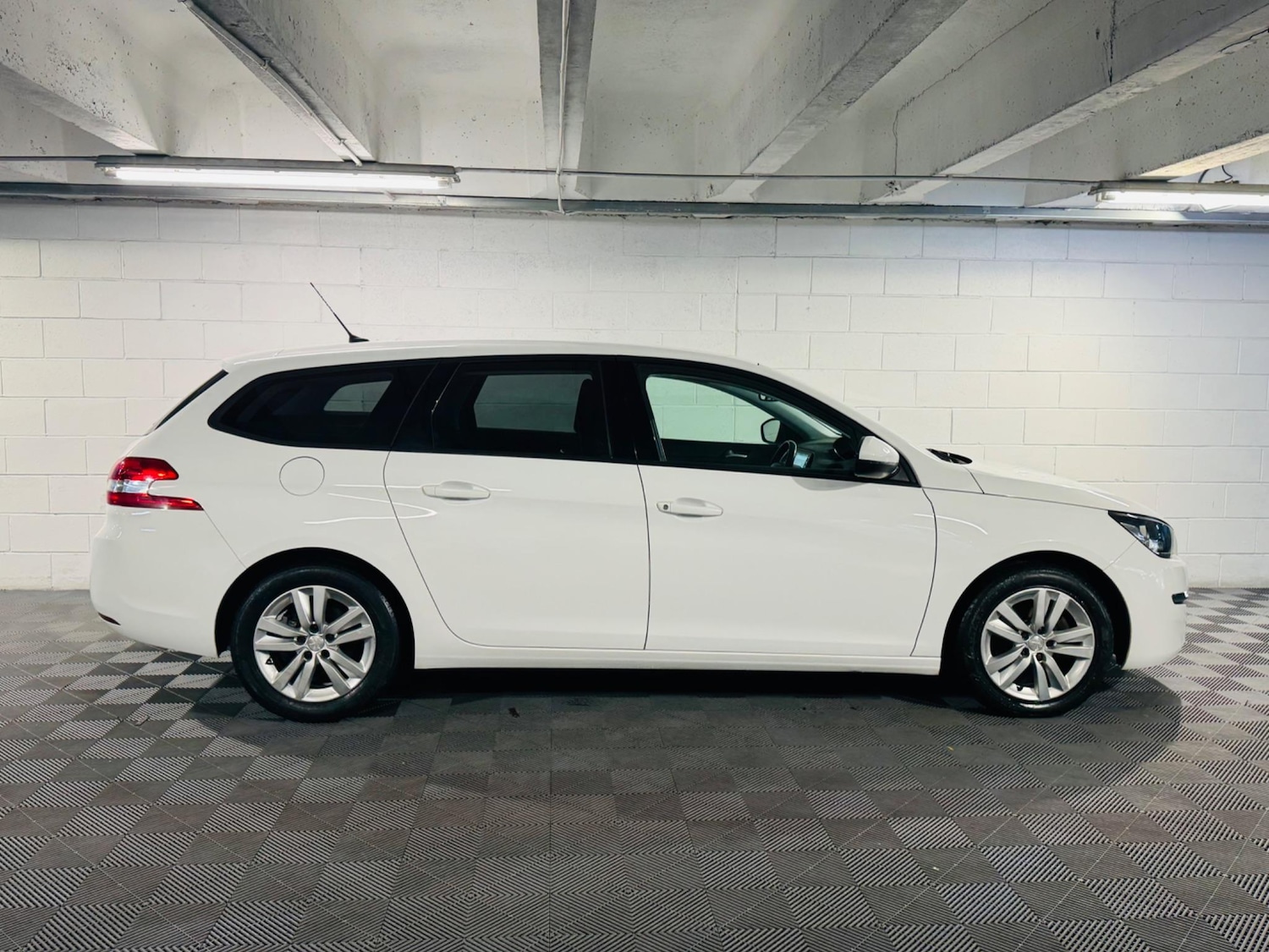 Used Peugeot 308 2016 for sale - 76996647: Photo 5