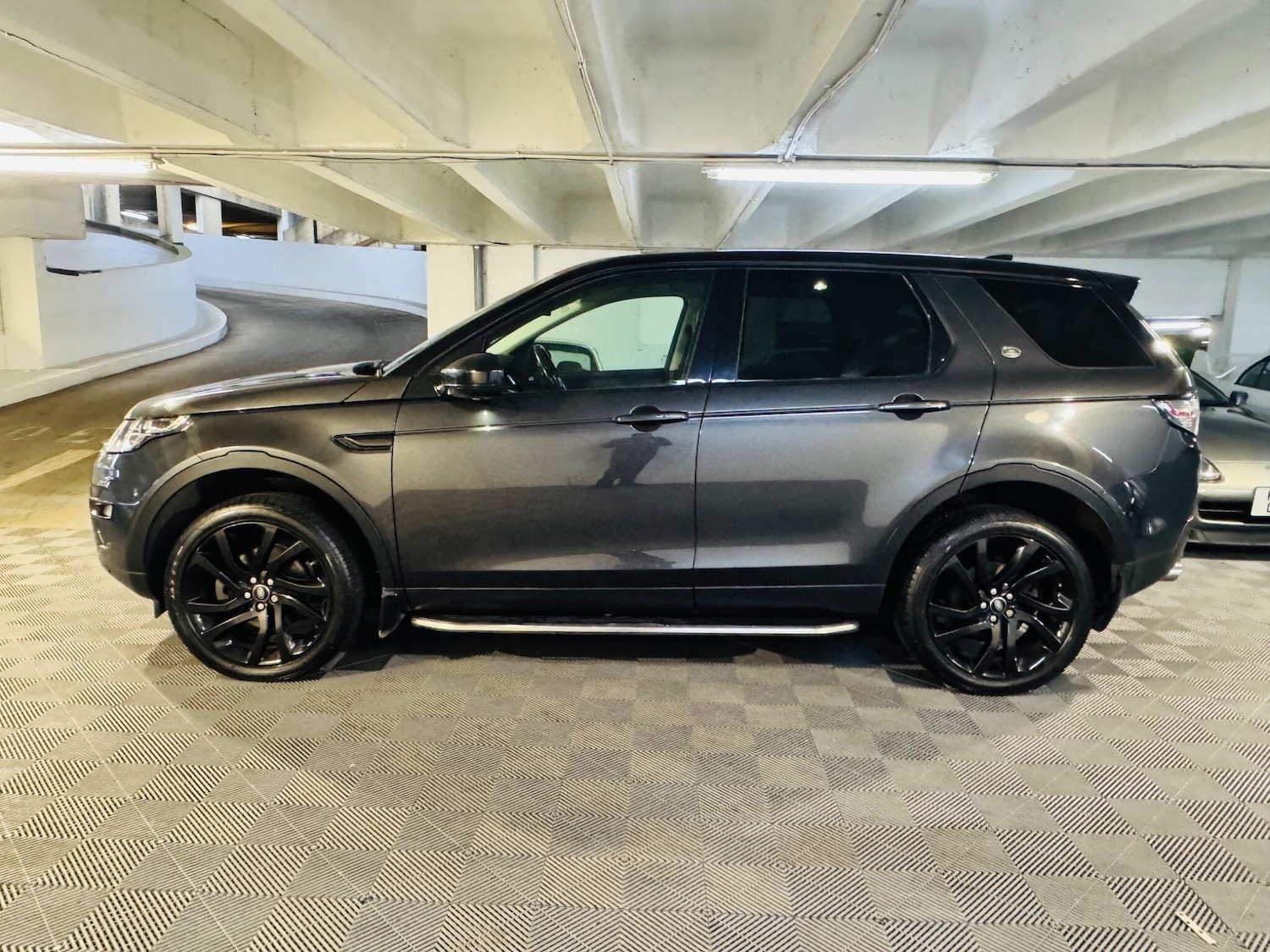 Used Land Rover Discovery Sport 2017 for sale - 77066725: Photo 2