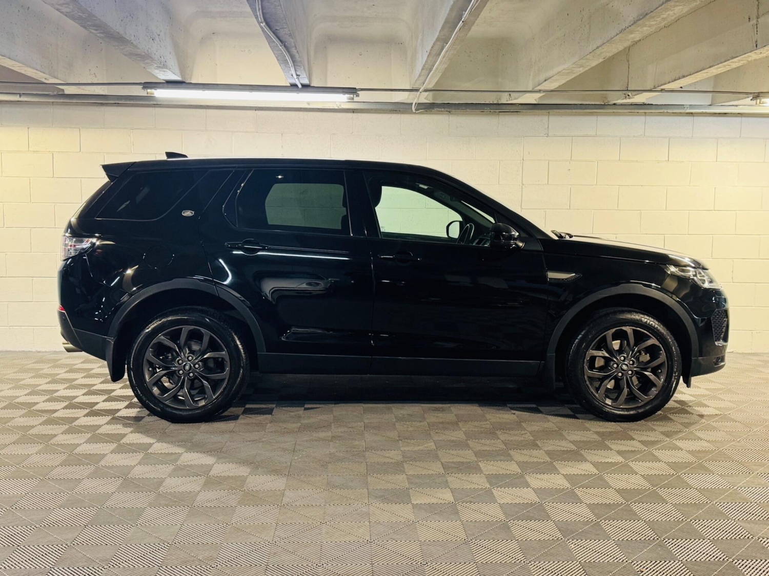 Used Land Rover Discovery Sport 2019 for sale - 76318164: Photo 5