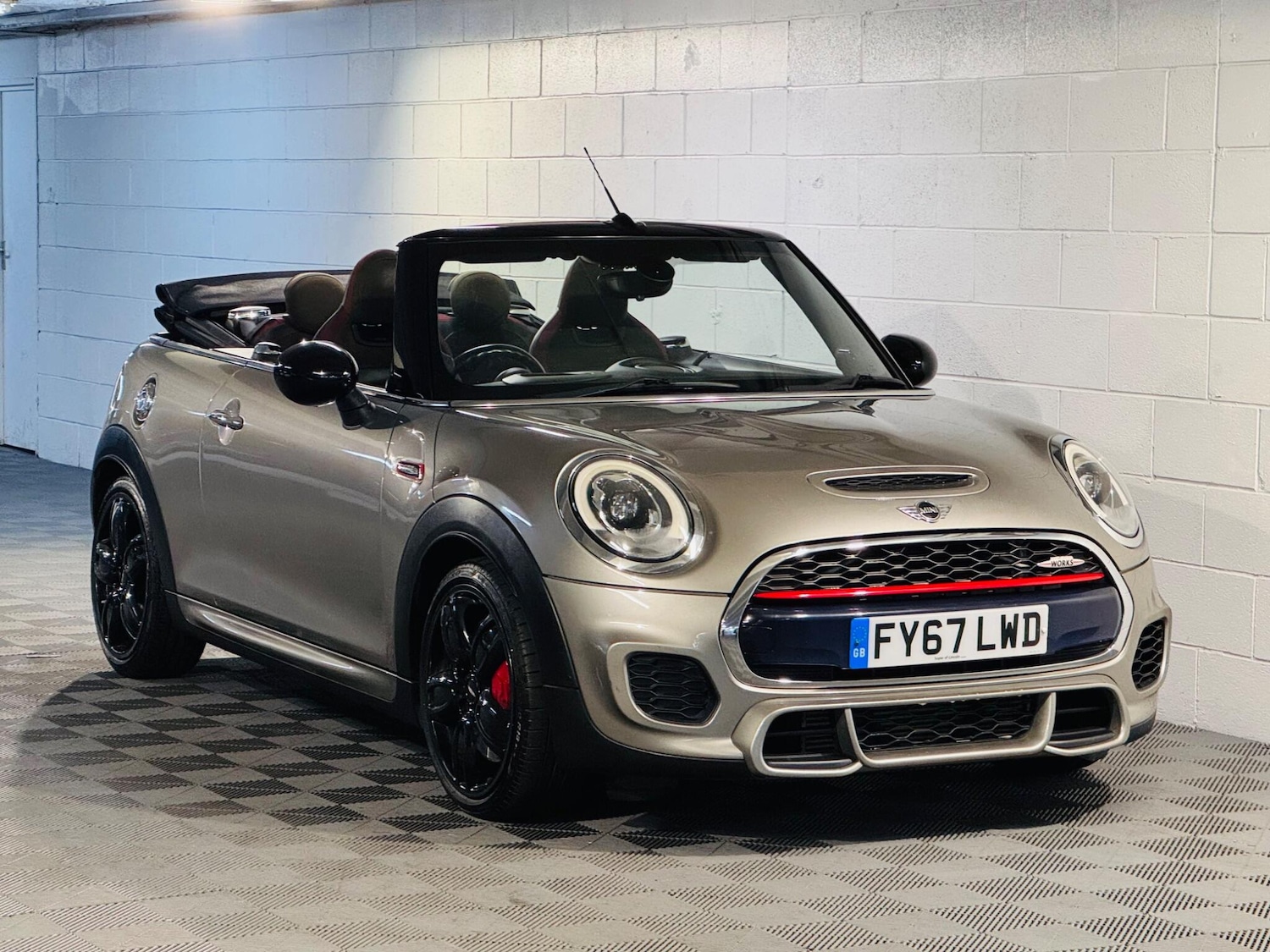 Used MINI Convertible 2017 for sale - 76409387: Photo 1