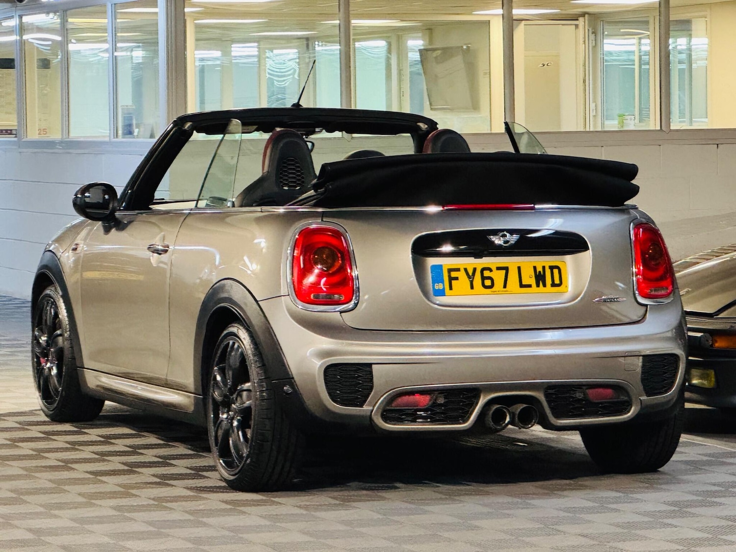 Used MINI Convertible 2017 for sale - 76409387: Photo 4