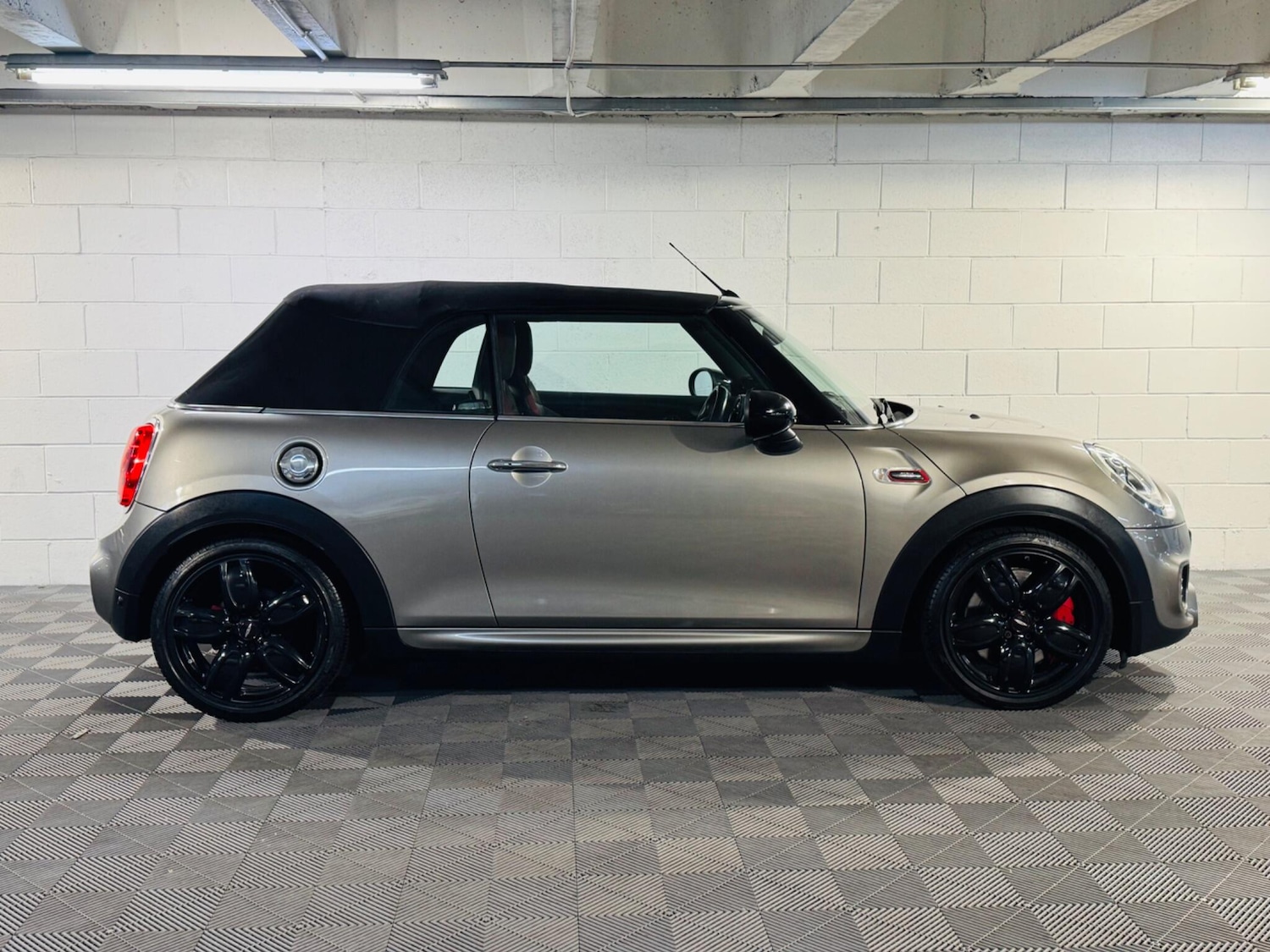 Used MINI Convertible 2017 for sale - 76409387: Photo 6
