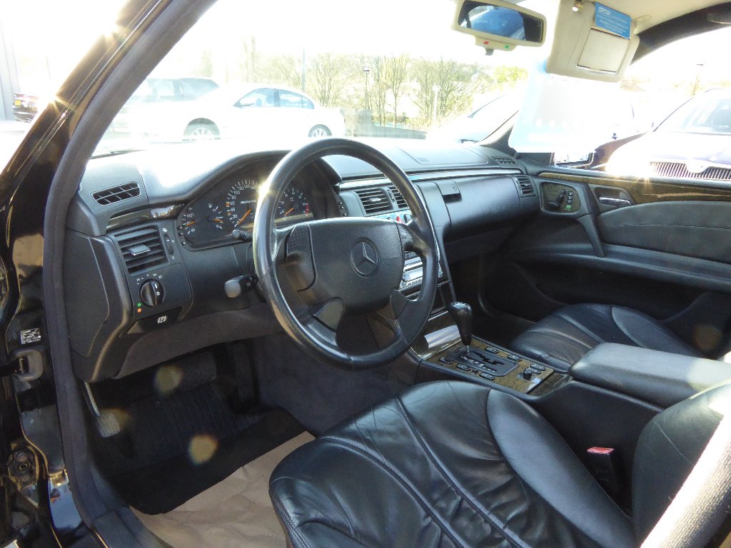 Used Mercedes-Benz E Class 2016 for sale - 76988270: Photo 9