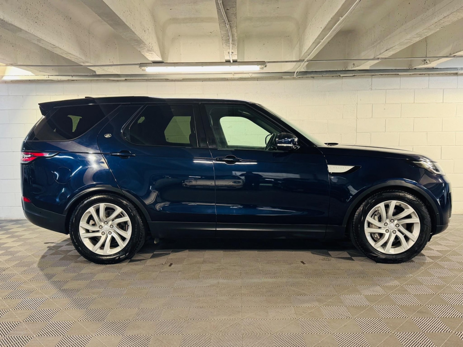 Used Land Rover Discovery 2020 for sale - 76988842: Photo 4