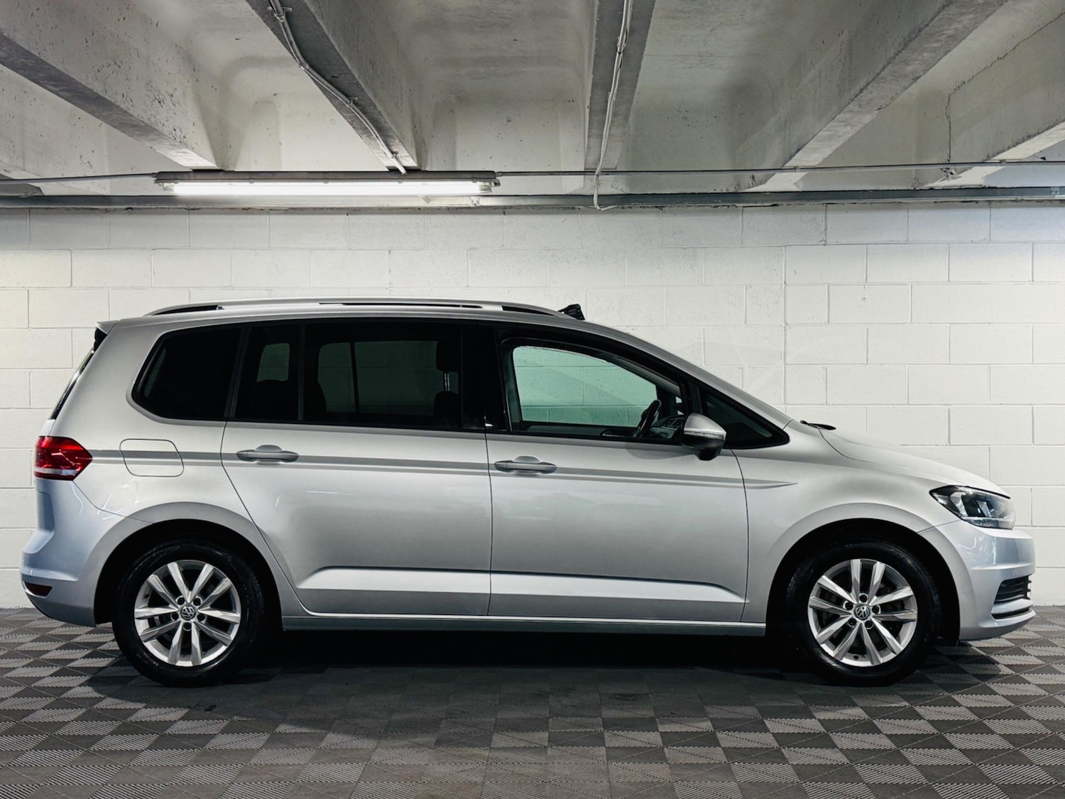 Used Volkswagen Touran 2016 for sale - 76988411: Photo 5