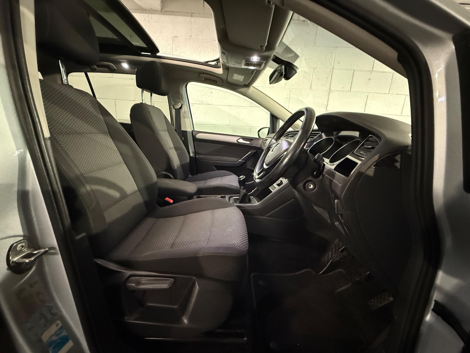 Used Volkswagen Touran 2016 for sale - 76988411: Photo 7