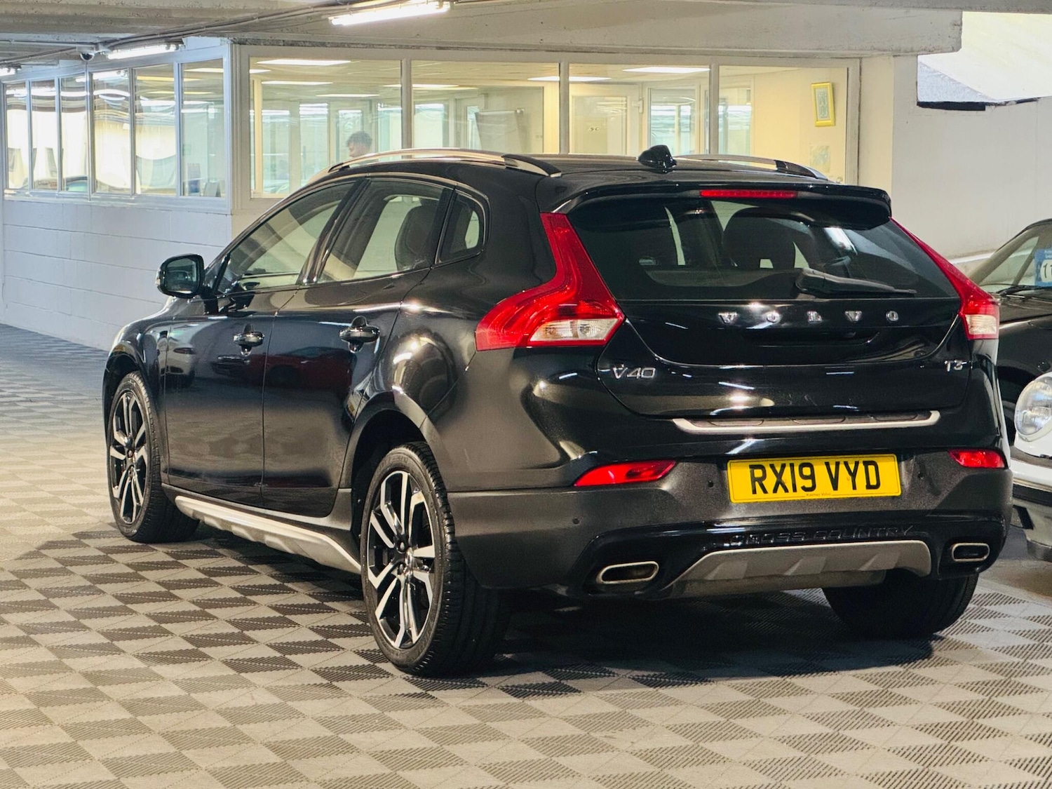 Used Volvo V40 Cross Country 2019 for sale - 76199650: Photo 3