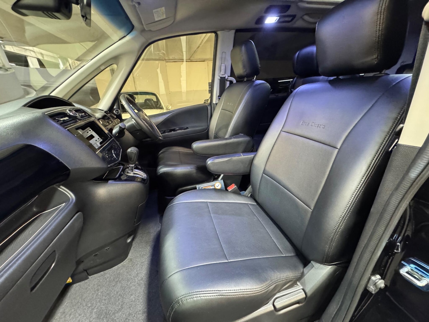 Used Nissan Serena for sale - 77345218: Photo 10