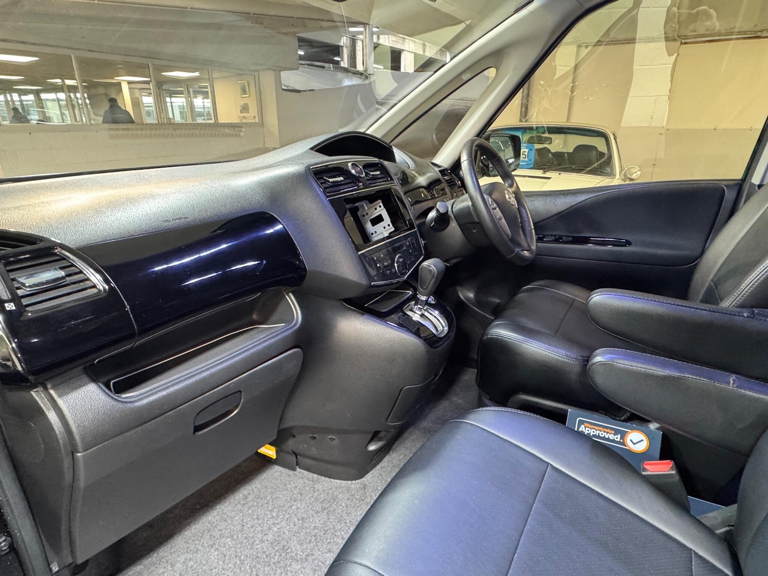 Used Nissan Serena for sale - 77345218: Photo 11