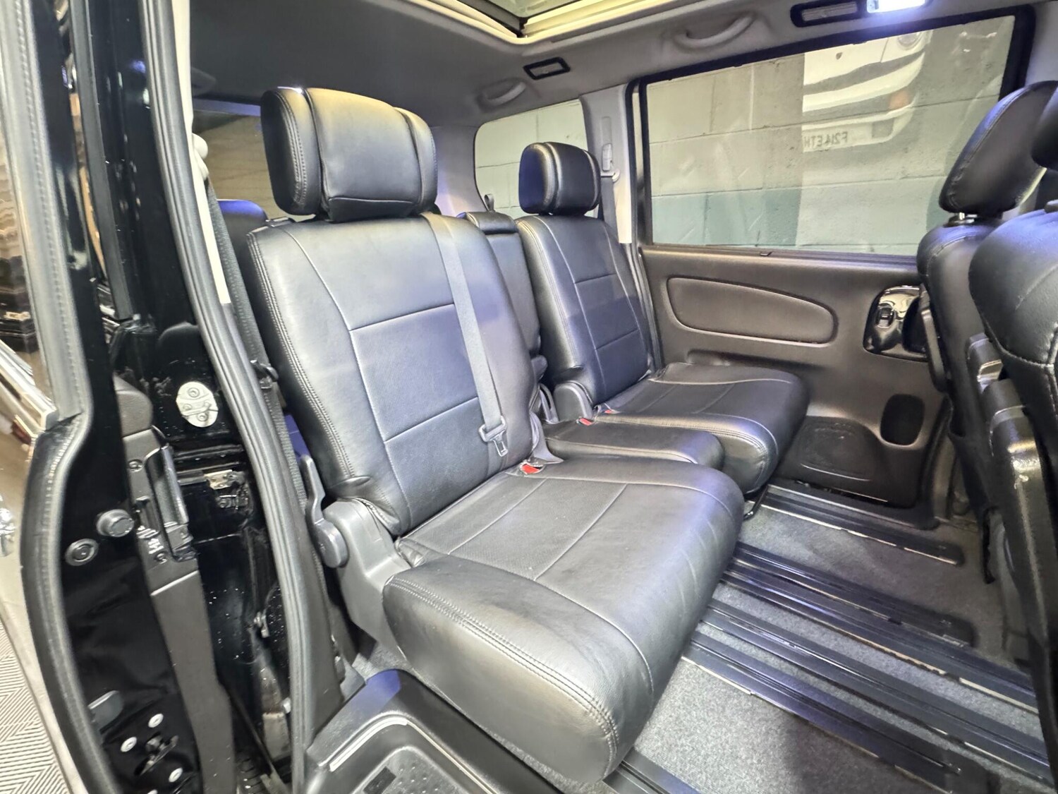 Used Nissan Serena for sale - 77345218: Photo 12