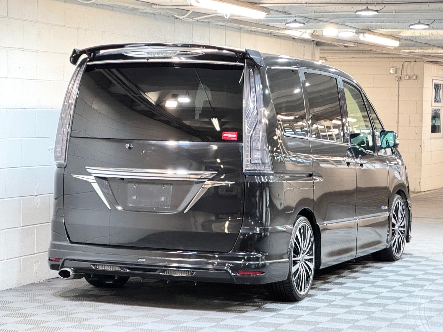 Used Nissan Serena for sale - 77345218: Photo 4