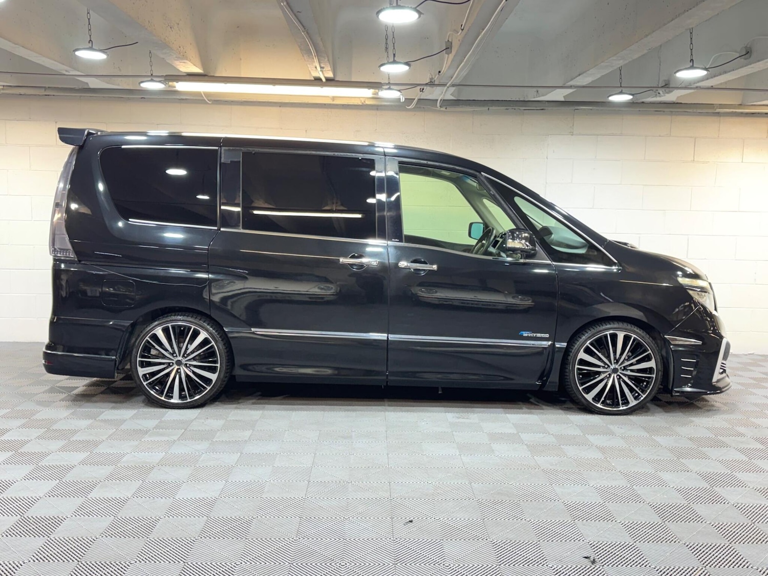 Used Nissan Serena for sale - 77345218: Photo 5