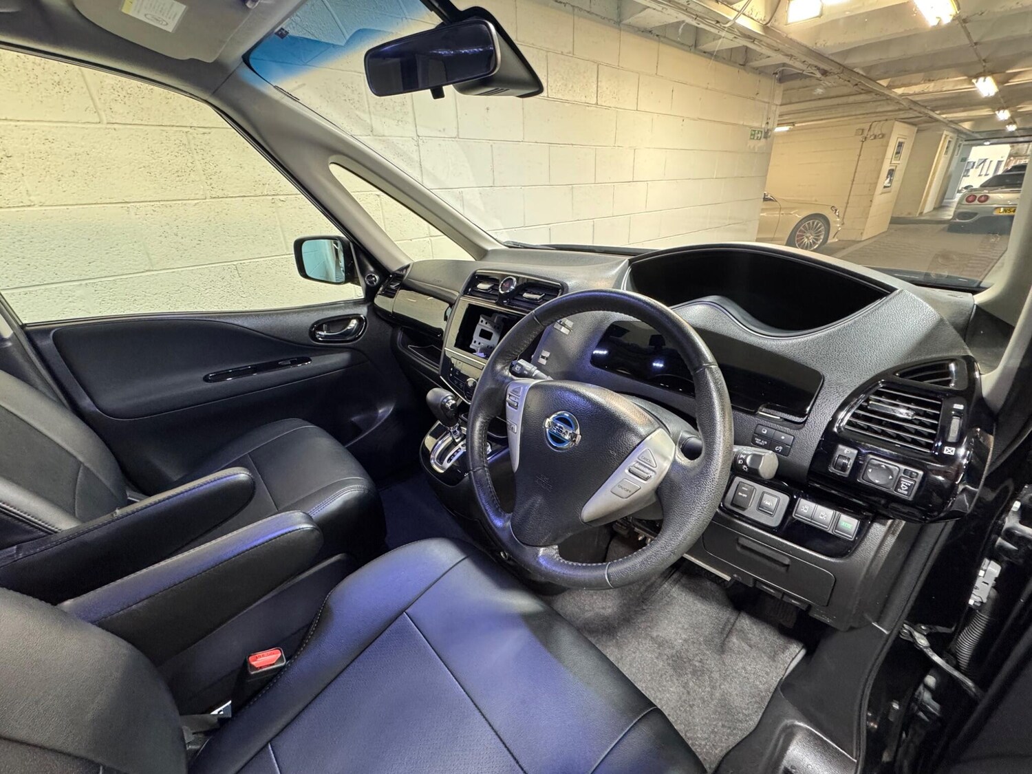 Used Nissan Serena for sale - 77345218: Photo 9