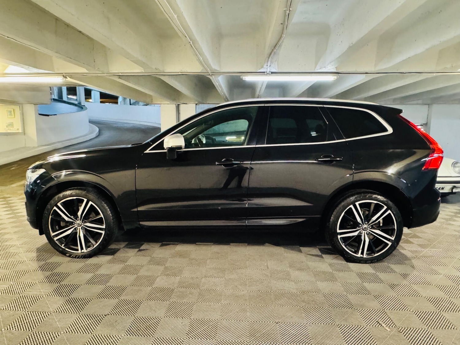 Used Volvo XC60 2018 for sale - 76538222: Photo 2