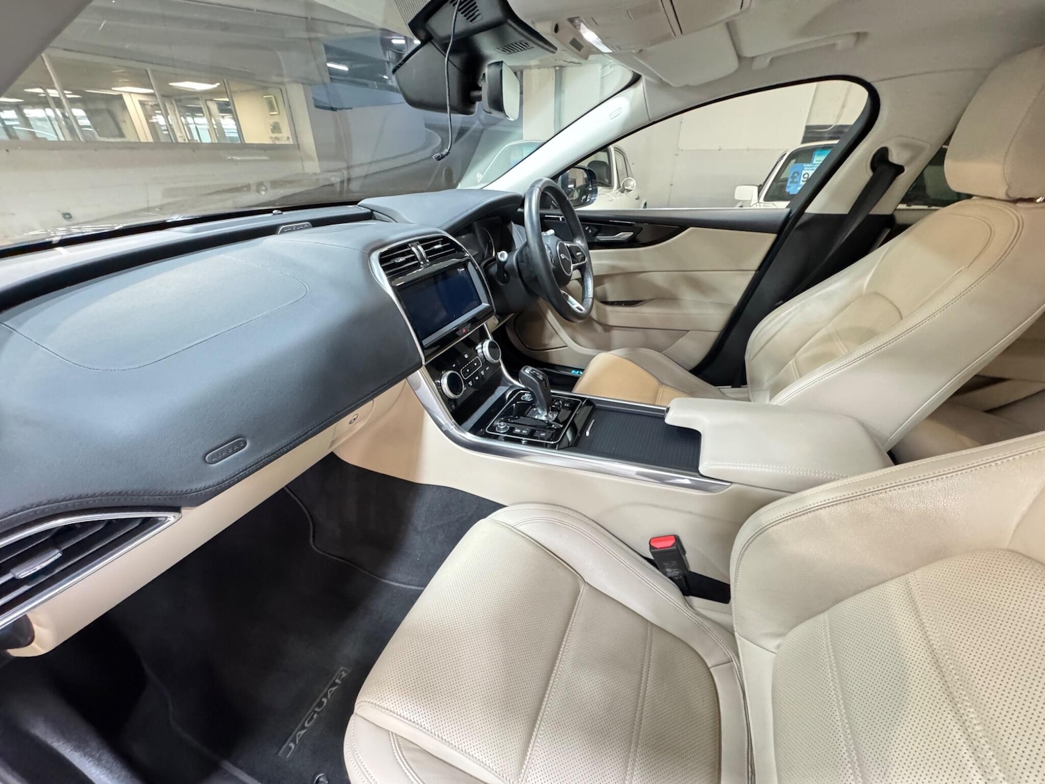 Used Jaguar XE 2019 for sale - 77411320: Photo 11