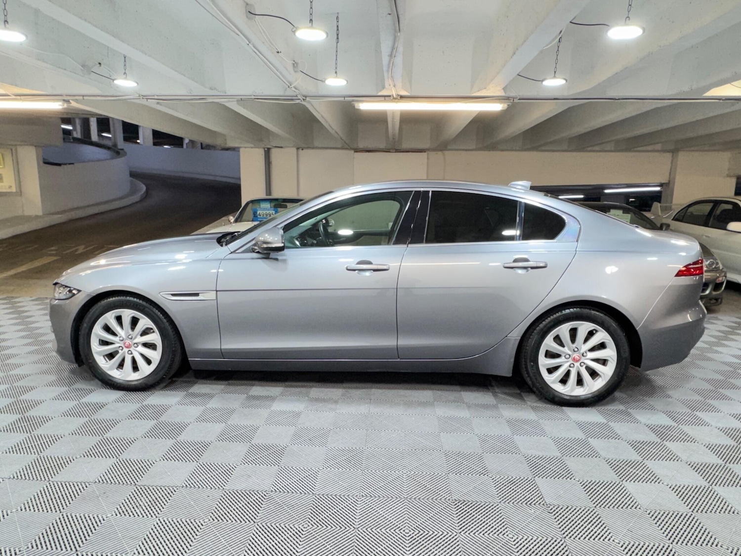 Used Jaguar XE 2019 for sale - 77411320: Photo 2
