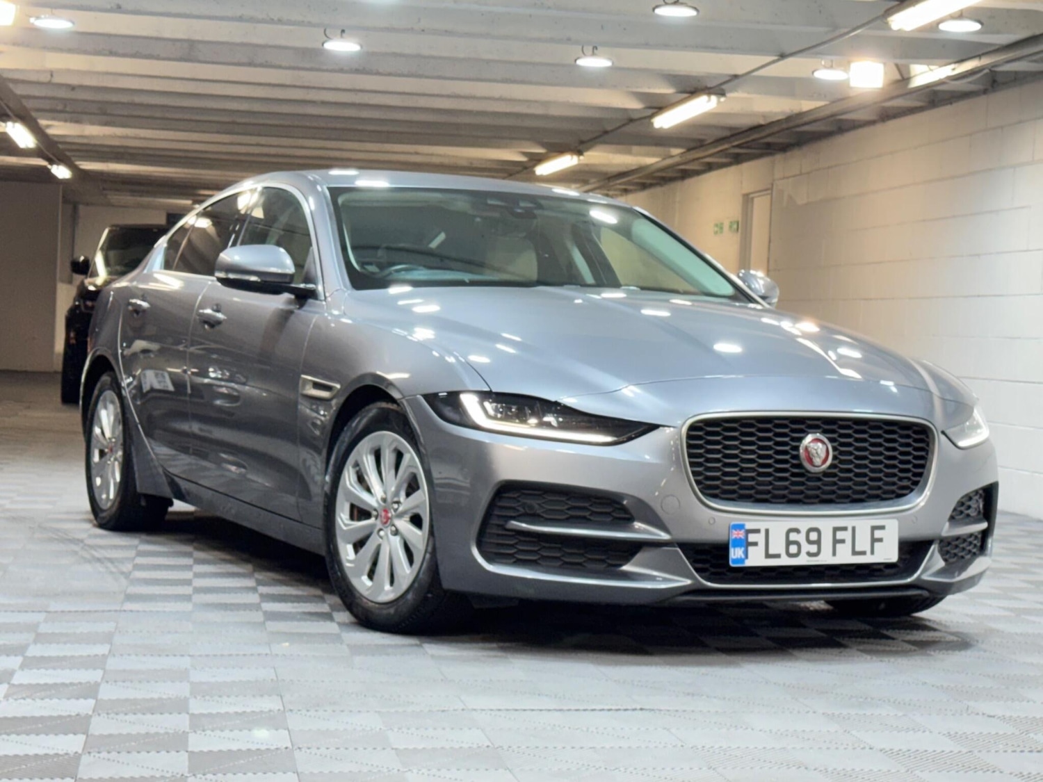 Used Jaguar XE 2019 for sale - 77411320: Photo 7