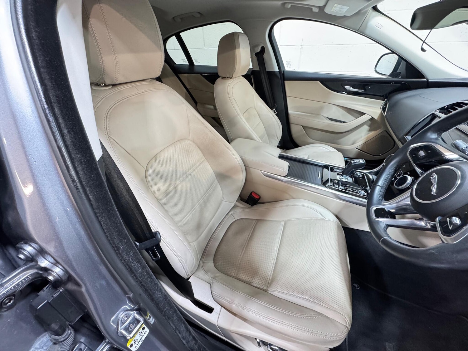 Used Jaguar XE 2019 for sale - 77411320: Photo 8