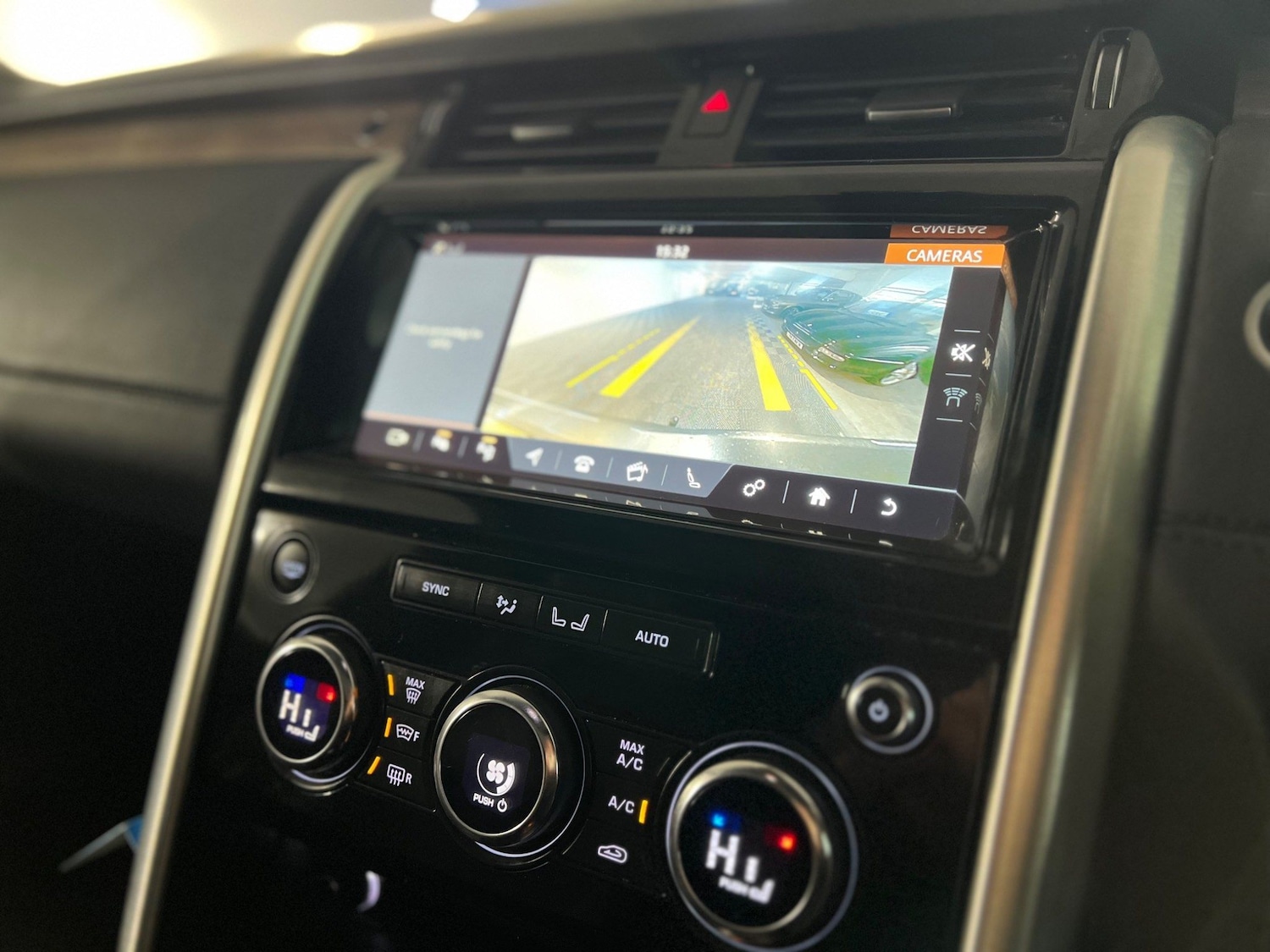 Used Land Rover Discovery 2018 for sale - 76991663: Photo 17