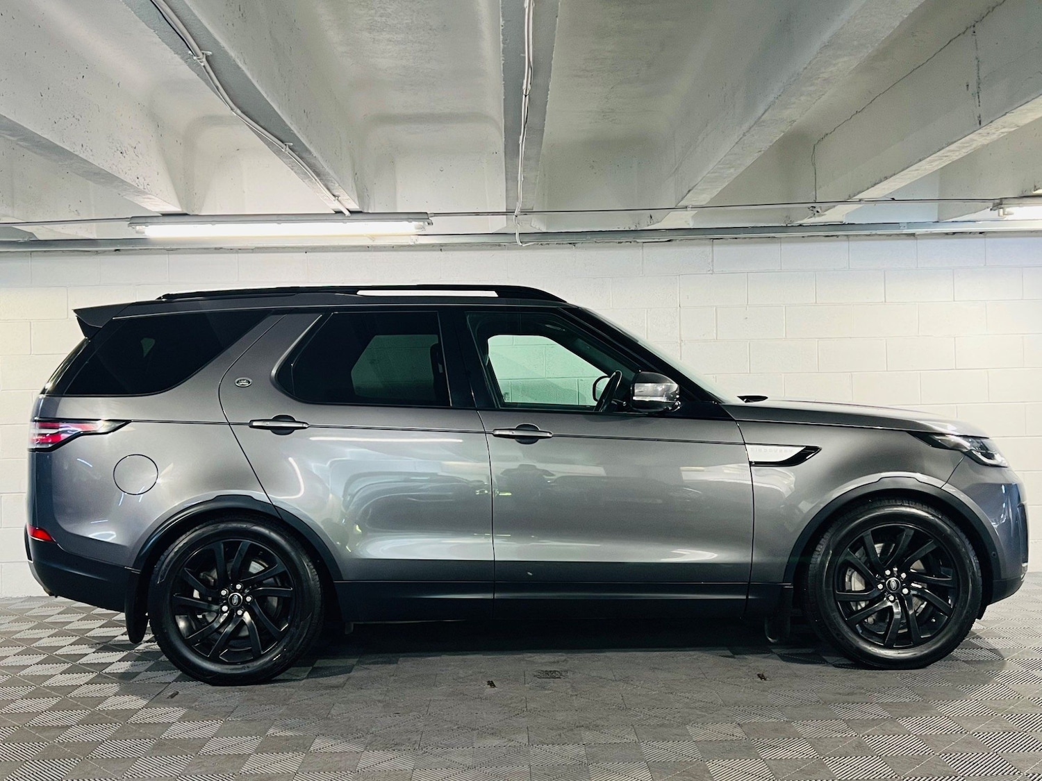 Used Land Rover Discovery 2018 for sale - 76991663: Photo 5