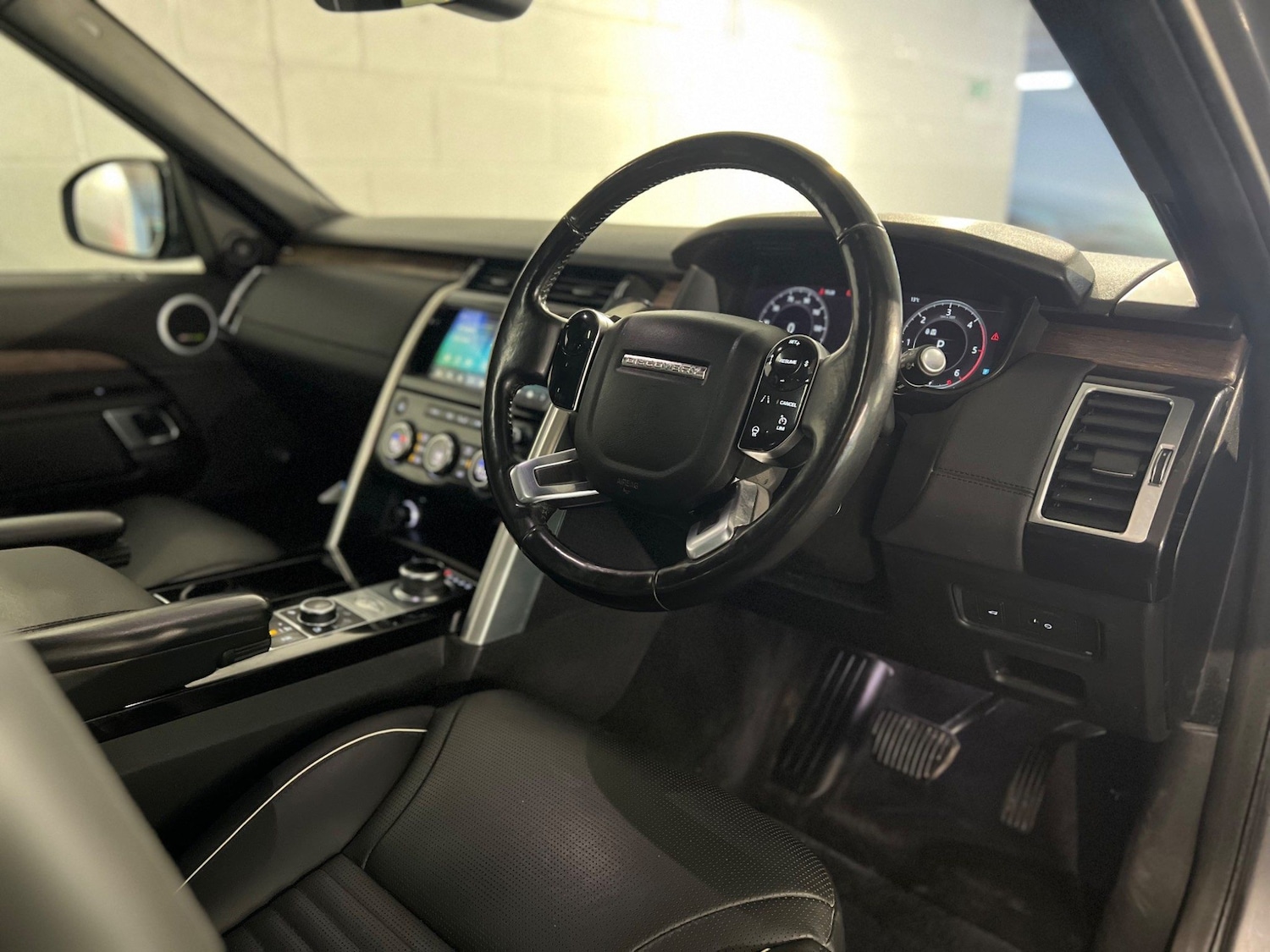 Used Land Rover Discovery 2018 for sale - 76991663: Photo 9