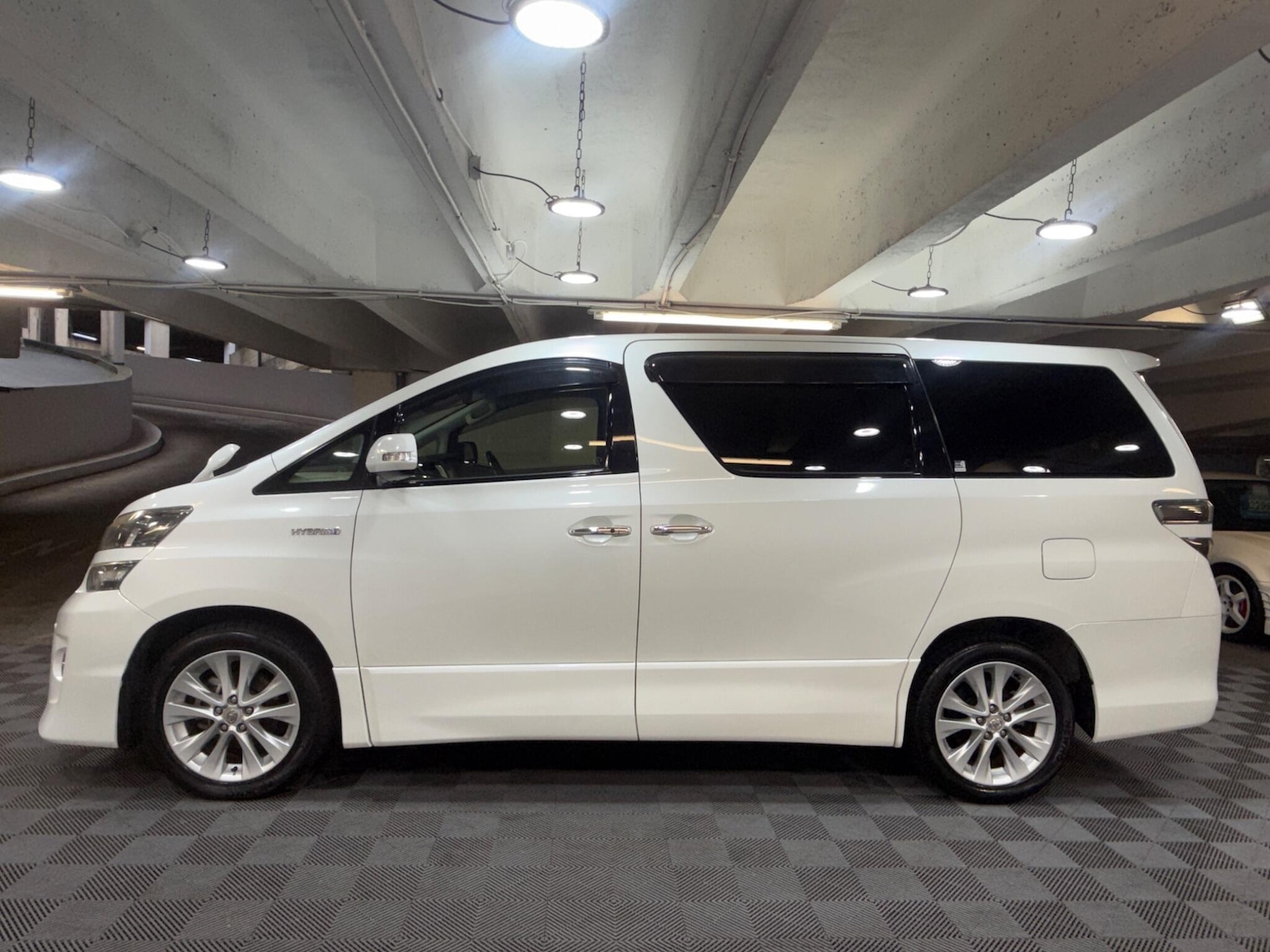 Used Toyota Vellfire for sale - 77203778: Photo 2