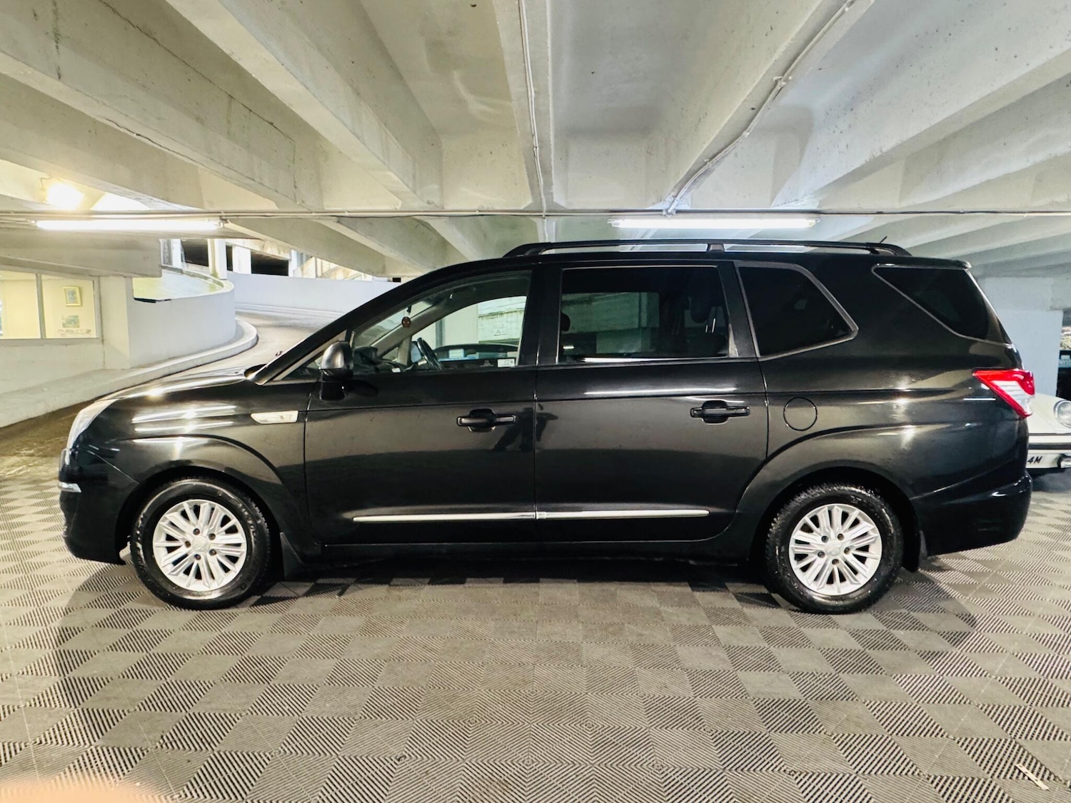 Used Ssangyong Turismo 2016 for sale - 76689919: Photo 2