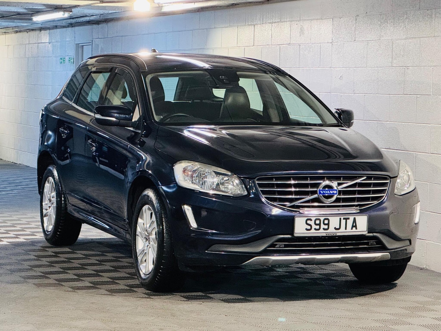 Used Volvo XC60 2017 for sale - 76728264: Photo 1
