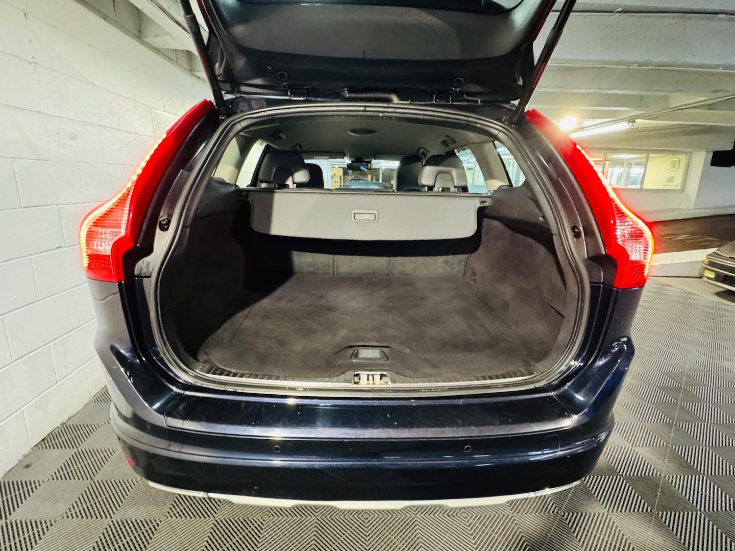 Used Volvo XC60 2017 for sale - 76728264: Photo 12