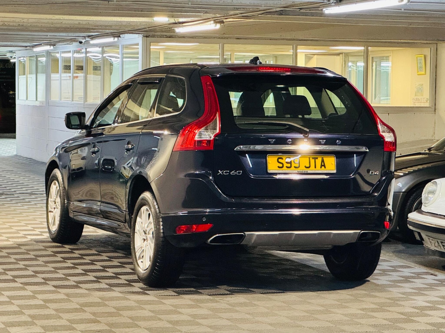 Used Volvo XC60 2017 for sale - 76728264: Photo 3