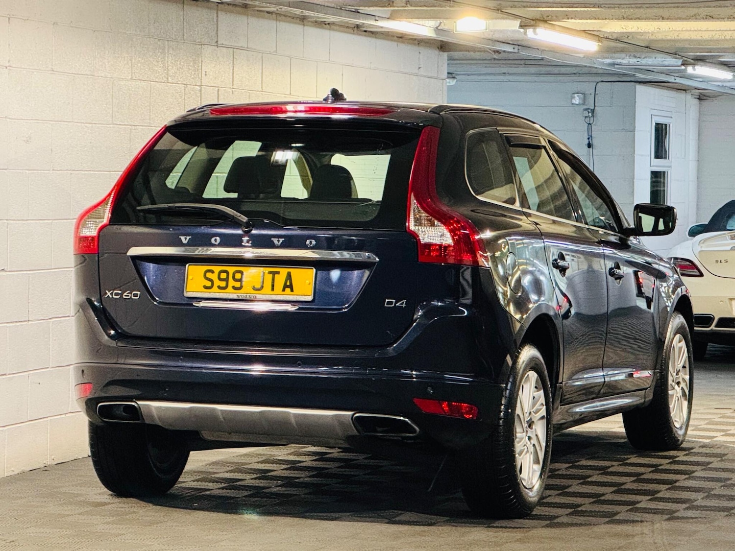 Used Volvo XC60 2017 for sale - 76728264: Photo 4