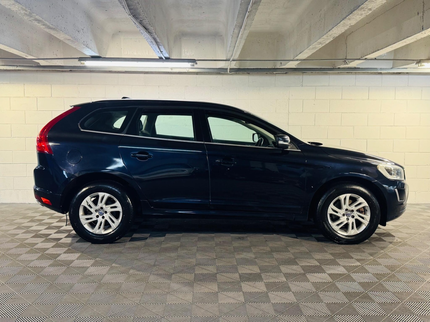 Used Volvo XC60 2017 for sale - 76728264: Photo 5