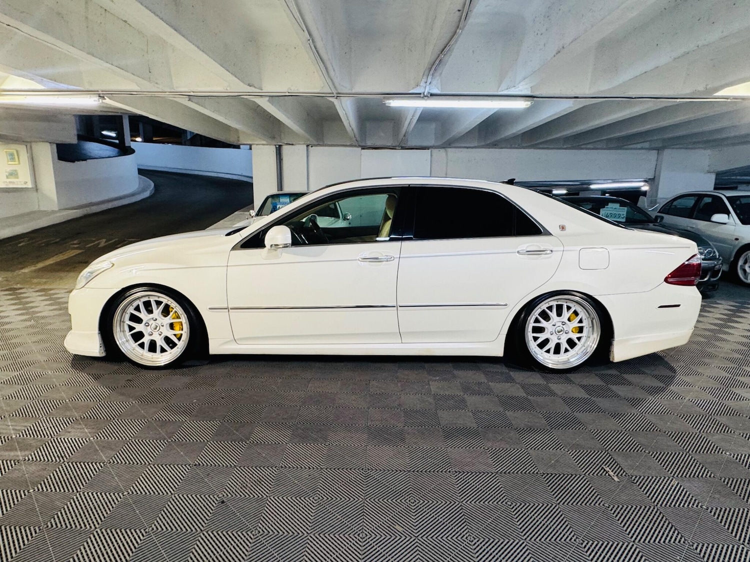 Used Toyota Crown for sale - 77202572: Photo 2