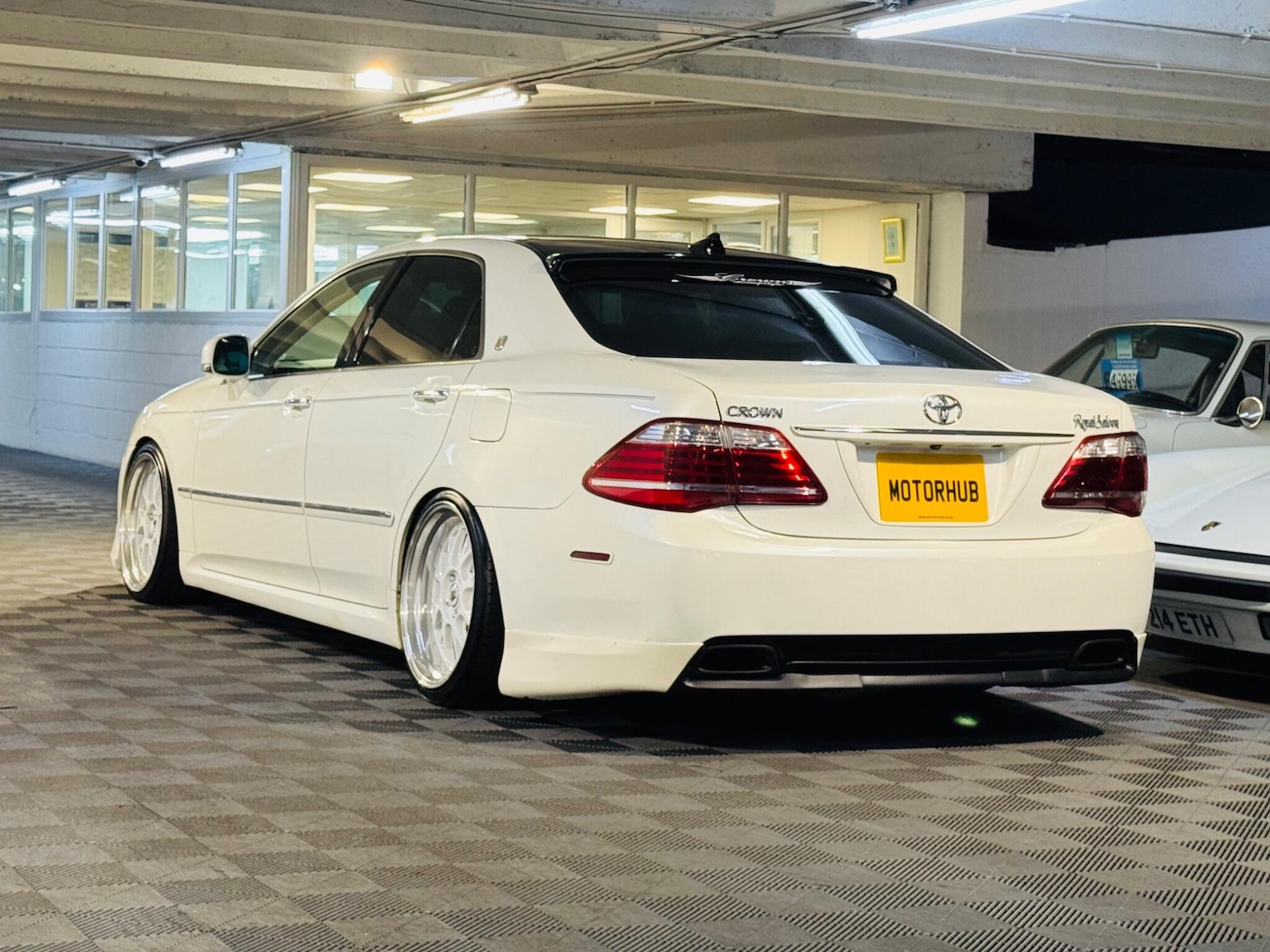 Used Toyota Crown for sale - 77202572: Photo 3