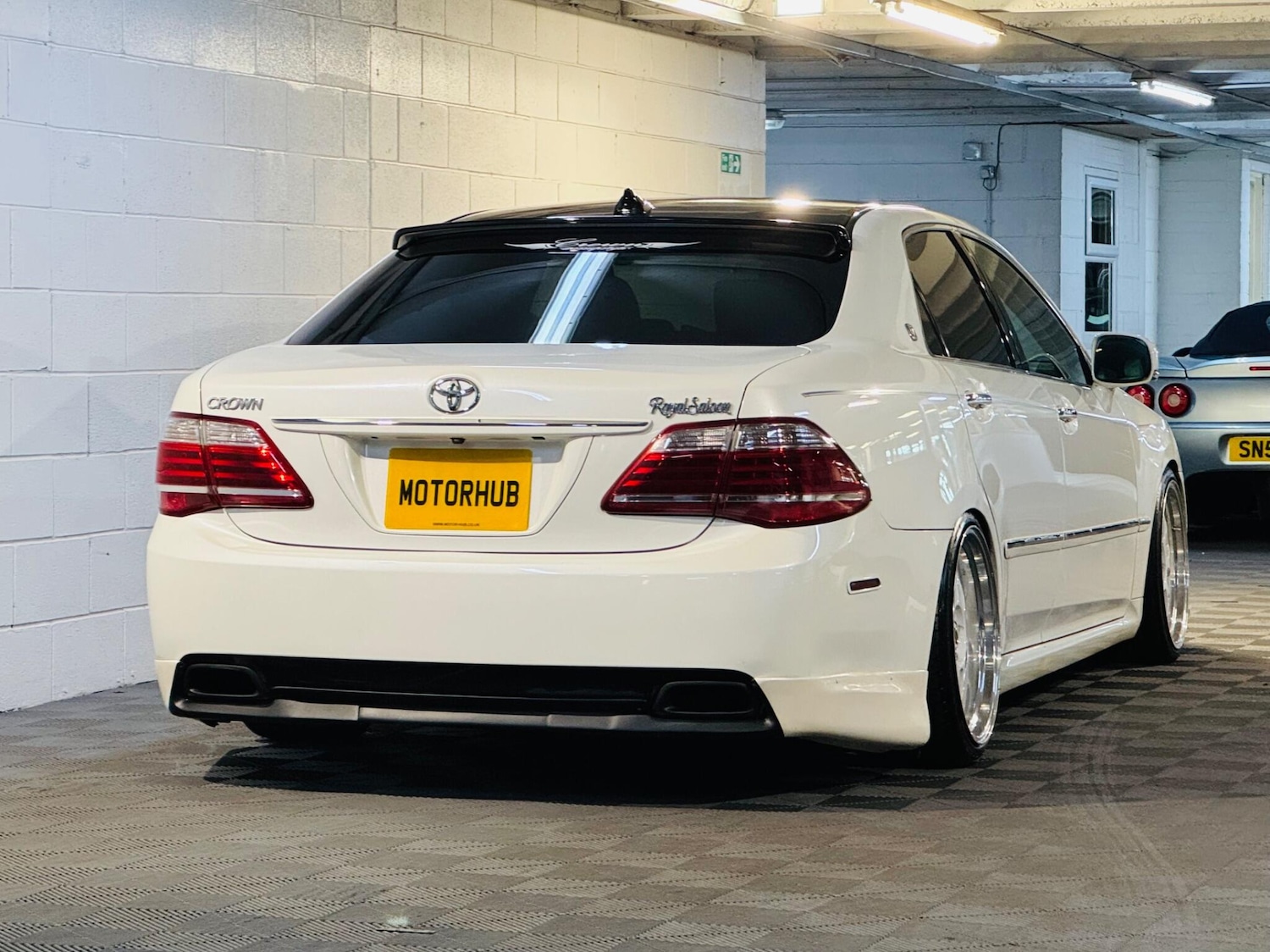 Used Toyota Crown for sale - 77202572: Photo 4